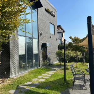 카페 짙은 대표 사진