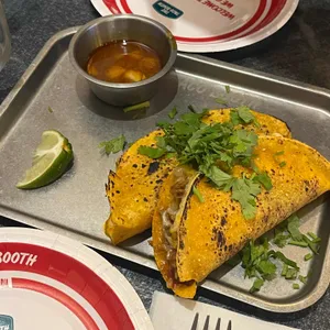 더타코부스 사진