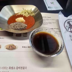 본흑염소능이삼계탕 리뷰 사진