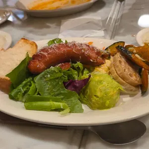 멜라 대표 사진