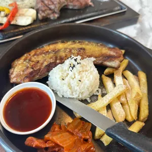 라라코스트 대표 사진