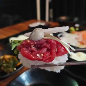 육회왕자 연어공주 사진