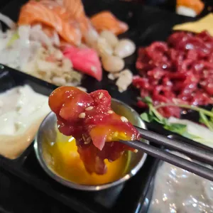 육회왕자 연어공주 사진