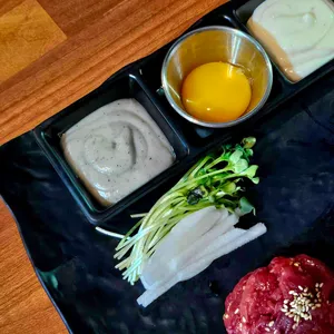 육회왕자 연어공주 사진