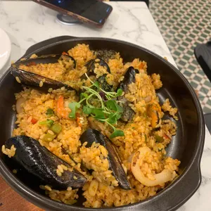 라라코스트 대표 사진