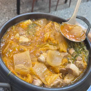 북항숯불뒷고기 묵은지찜 사진