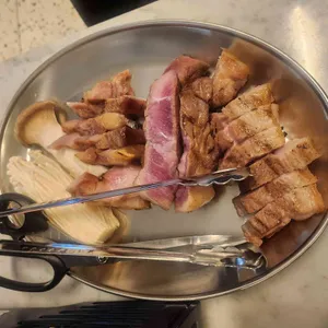 돼돼지 대표 사진