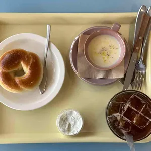 굴뚝에 걸린 베이글 사진