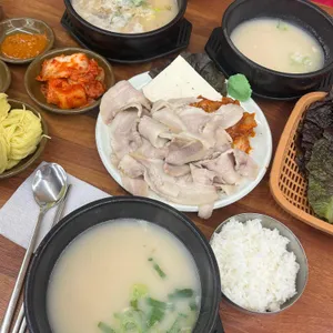 영진돼지국밥 사진 1