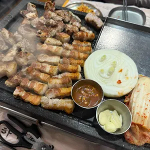 하남돼지집 사진 1