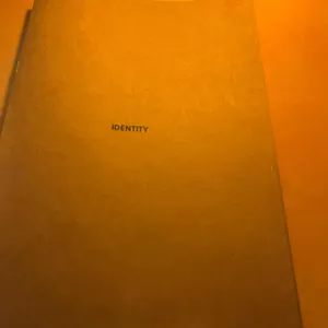 아이덴티티 리뷰 사진