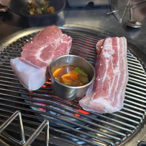 사계흑돼지 사진 1