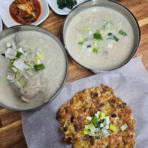 신촌닭칼국수 사진