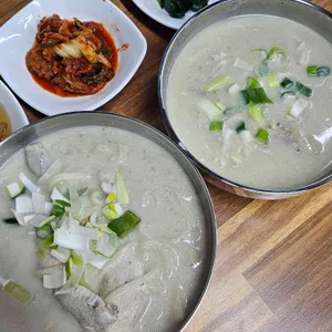 신촌닭칼국수 사진