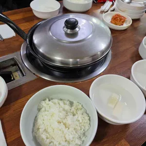 최네집 사진