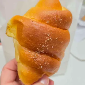 자연도 소금빵 in 사진