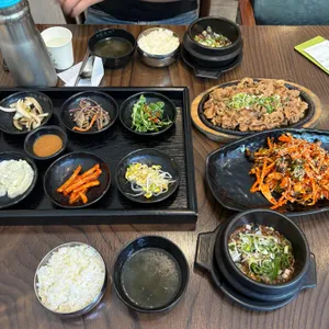 웰빙 황토우렁이 쌈밥 사진