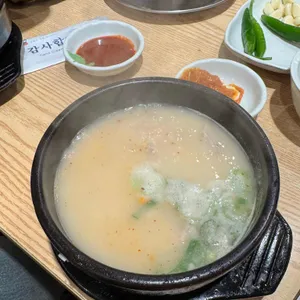 쌍둥이 돼지국밥 사진