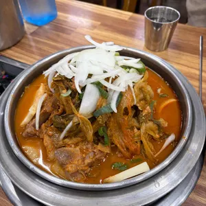 통묵은지감자탕 사진