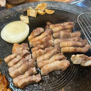 꿀꿀이솥뚜껑삼겹살 대표 사진