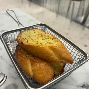 라라코스트 대표 사진