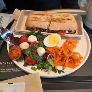 파스쿠찌 대표 사진