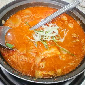 청천 통돼지 김치찌개 사진