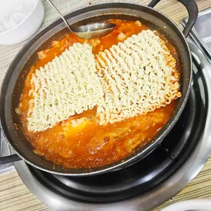 청천 통돼지 김치찌개 사진