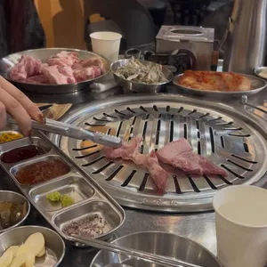 그래. 육 대표 사진