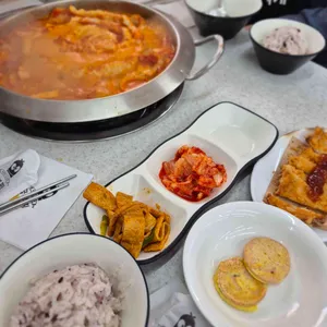 급이다른부대찌개 사진