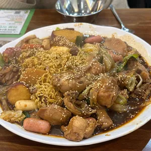 통큰솥뚜껑닭볶음탕 대표 사진