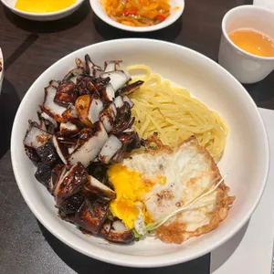 홍명 대표 사진