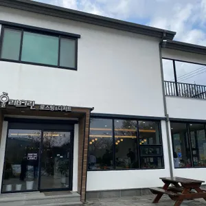 올리브그린 대표 사진