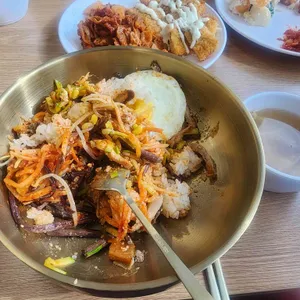 비빔밥뷔페 더 고래 사진