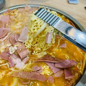 엉클부대찌개 대표 사진