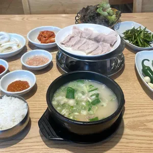 쌍둥이 돼지국밥 사진