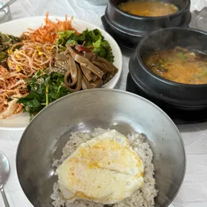 재동이보리밥 대표 사진