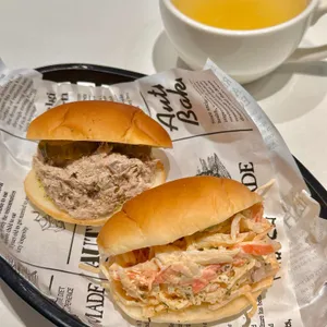 샌드위치홀릭 제이제이벤처스 대표 사진