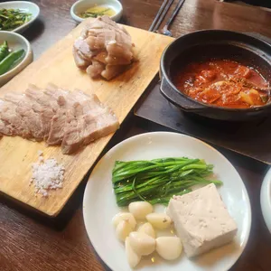 엄용백 돼지국밥 사진