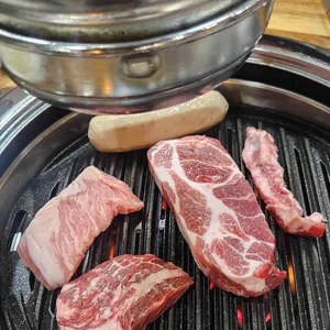흑돼지삼백식당 대표 사진