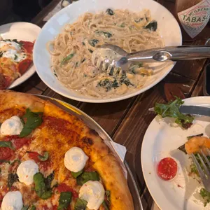 세라즈피자펍 사진