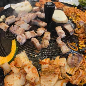 거북이솥뚜껑김치삼겹살 사진