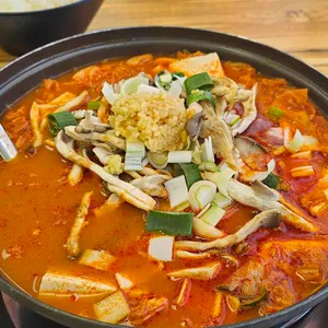 경성흑돼지 김치찌개 사진