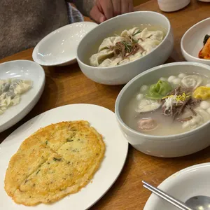 자하손만두 사진