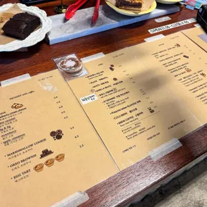 Neighbourhood 리뷰 사진