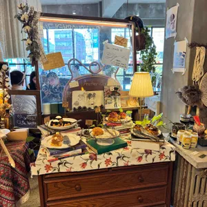 Neighbourhood 리뷰 사진