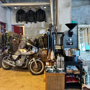 Neighbourhood 리뷰 사진