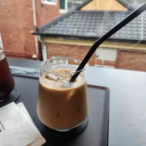 브레빌 카페앤스토어 성수 사진 2