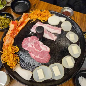 대판 솥뚜껑김치삼겹살 사진