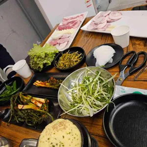 대판 솥뚜껑김치삼겹살 사진